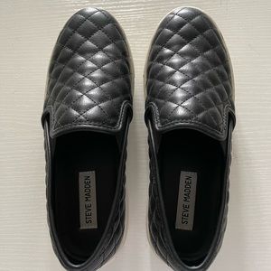 LIKE NEW! Steve Madden Black Quilted Slip-on Sneakers
Features:
• Size 8B